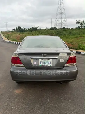 Toyota Camry LE 4dr Sedan (2.4L 4cyl 5A) 2006 Gray