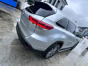 Toyota Highlander 2018 Silver