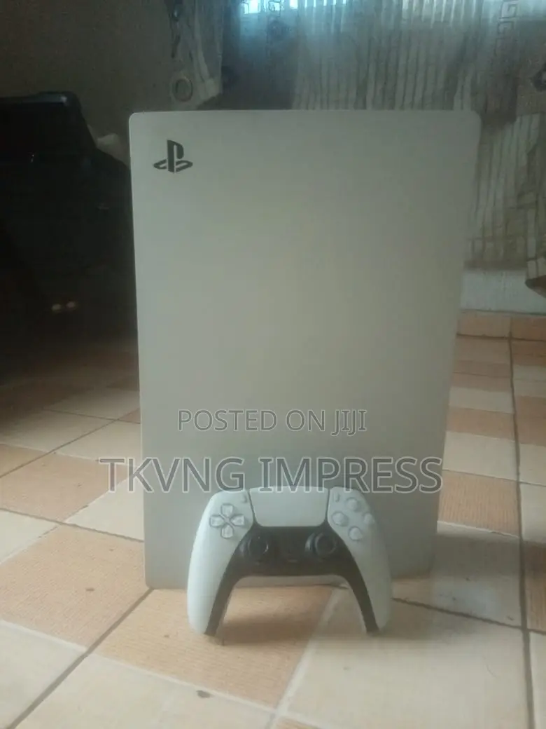 Playstation Five (V)