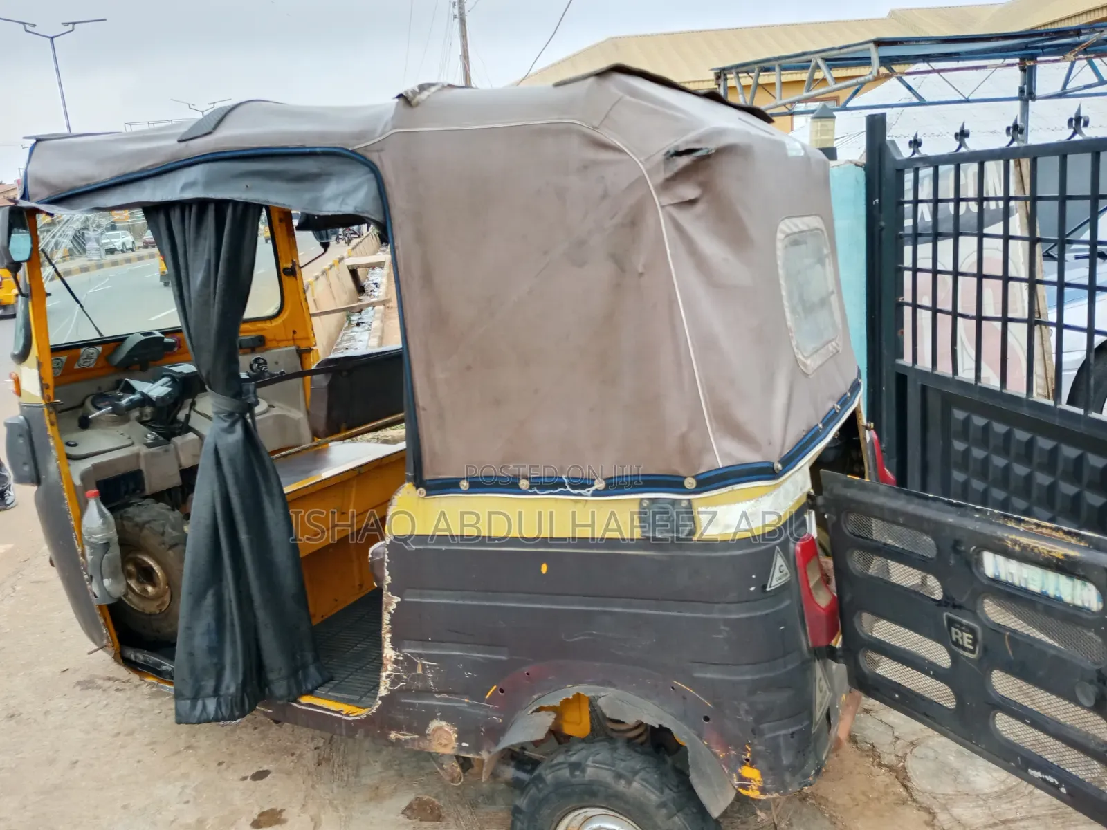 Bajaj RE 2021 Yellow