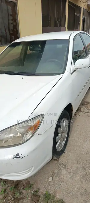Toyota Camry XLE 4dr Sedan (2.4L 4cyl 4A) 2004 White