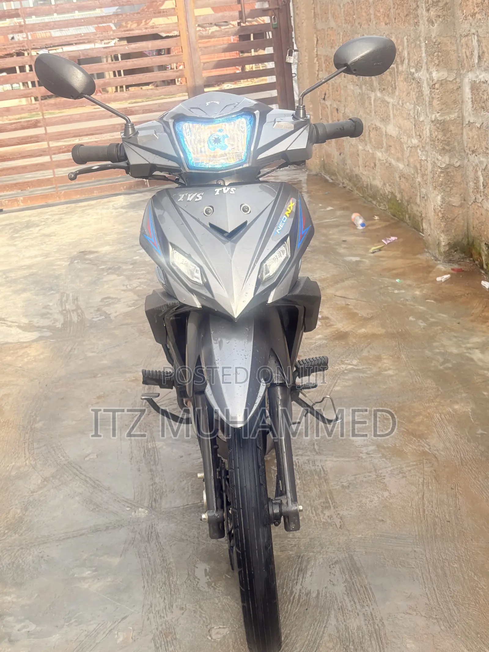 TVS Neo NX 2023 Silver