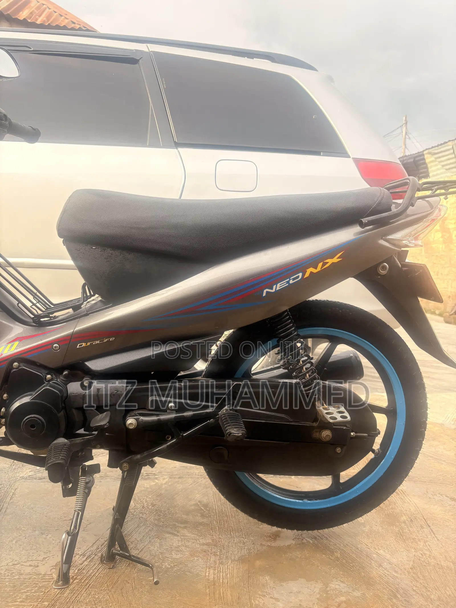 TVS Neo NX 2023 Silver