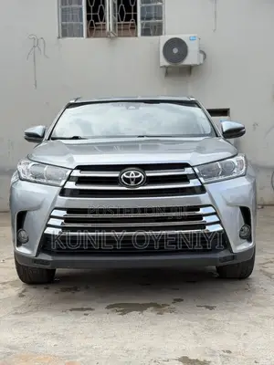 Toyota Highlander XLE 4x2 V6 (3.5L 6cyl 8A) 2018 Silver
