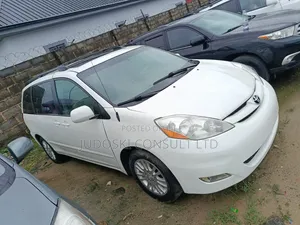 Toyota Sienna 2009 White