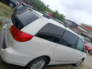 Toyota Sienna 2009 White