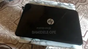 Laptop HP 15-dy1032wm 4GB Intel Pentium SSHD+SSD 256GB