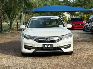 Honda Accord Touring 4dr Sedan FWD (3.5L 6cyl 6A) 2016 White