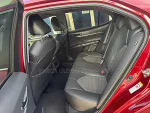 Toyota Camry SE FWD (2.5L 4cyl 8AM) 2018 Red