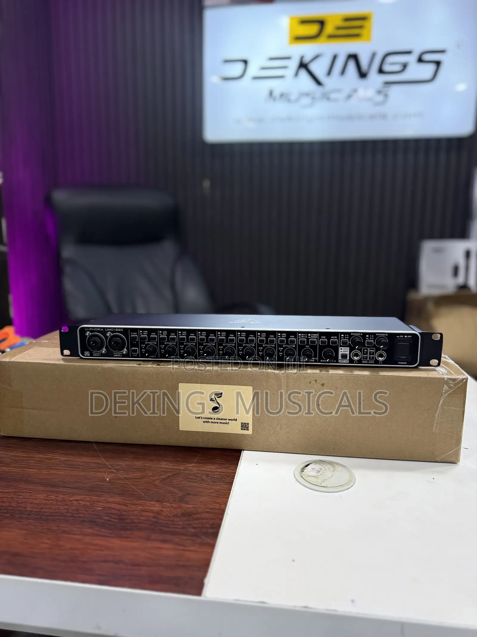Behringer U-Phoria Umc1820 Audio Interface With 18 Input and 20 Output