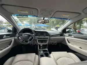 Hyundai Sonata Sport 4dr Sedan (2.4L 4cyl 6A) 2015 Silver