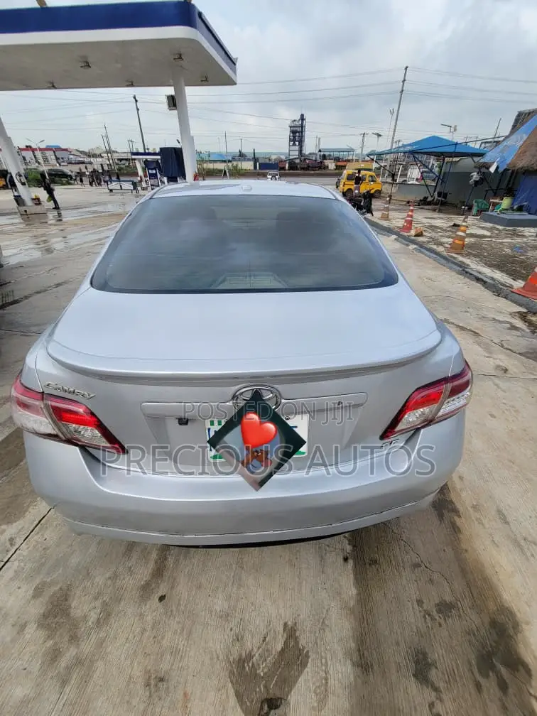 Toyota Camry 2010 Silver