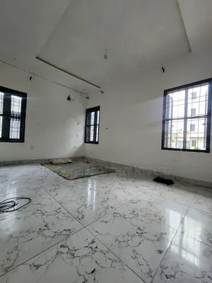 3bdrm Apartment in Chevron for rent