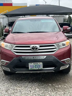 Toyota Highlander SE 2011 Maroon