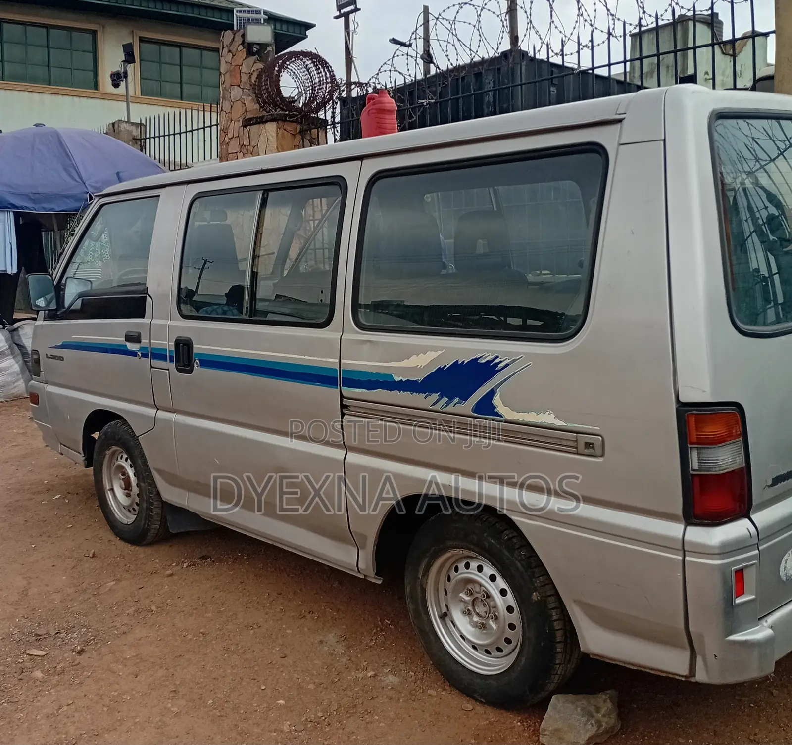 Mitsubishi L300 1997 White