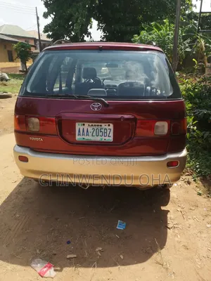 Toyota Picnic 2.0 FWD 2003 Red
