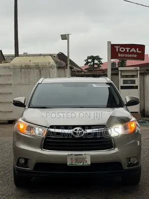 Toyota Highlander 2016 Gold
