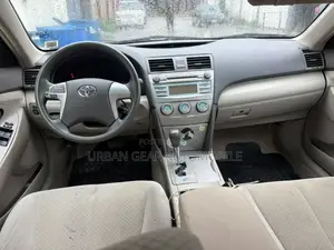 Toyota Camry LE 4dr Sedan (2.4L 4cyl 5A) 2009 Gold