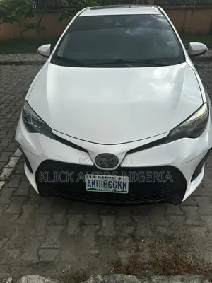 Toyota Corolla XSE (1.8L 4cyl 2A) 2018 White