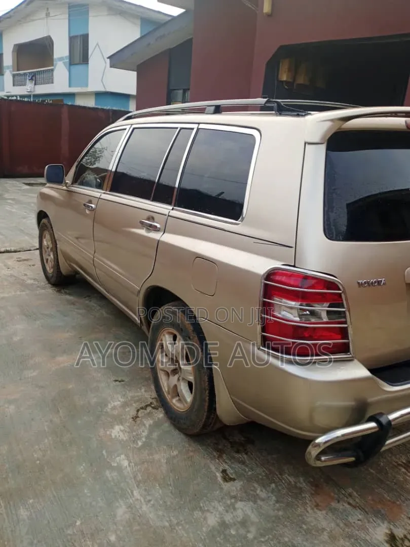 Toyota Highlander 2005 Gold