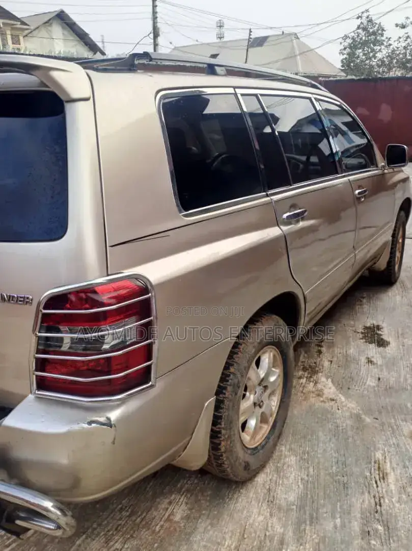 Toyota Highlander 2005 Gold