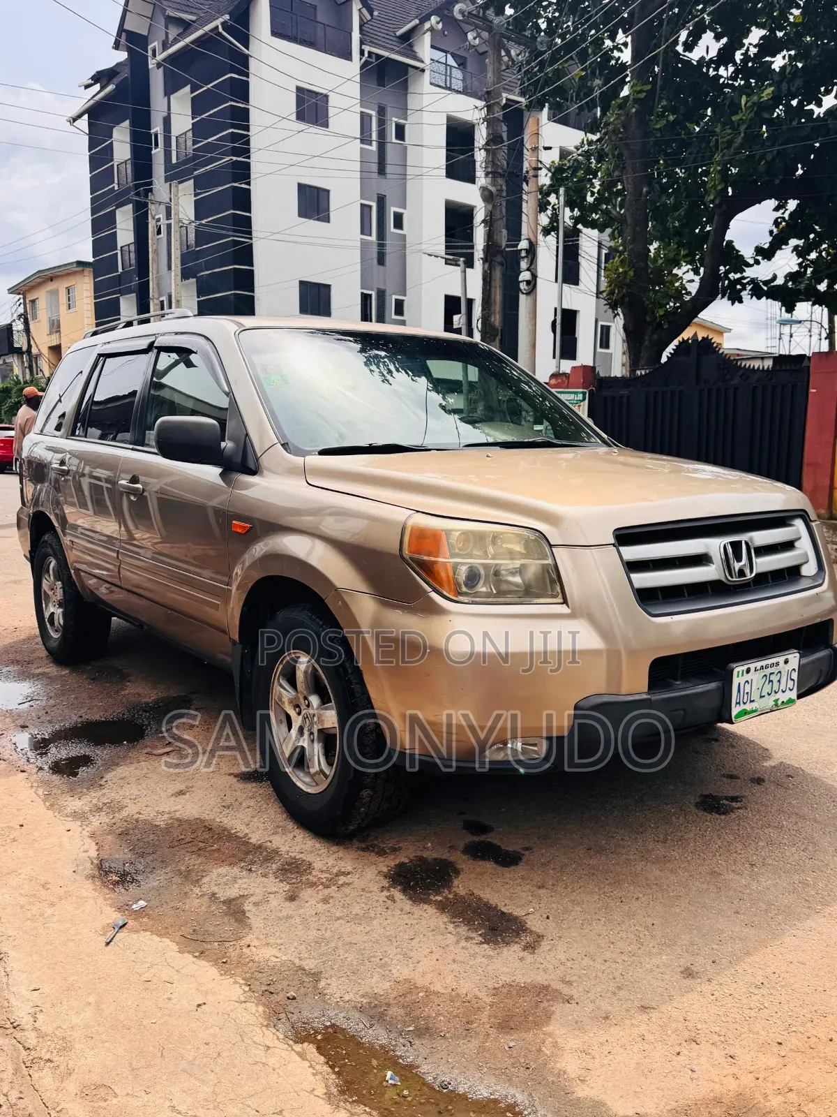 Honda Pilot 2005 Gold