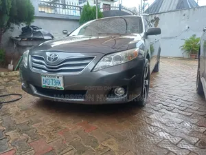 Toyota Camry LE 4dr Sedan (2.5L 4cyl 6AM) 2010 Gray