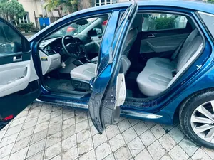 Hyundai Sonata Sport 2.0T Sedan FWD (2.0L 4cyl 6A) 2017 Blue