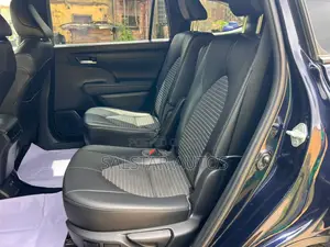 Toyota Highlander XSE 2021 Blue