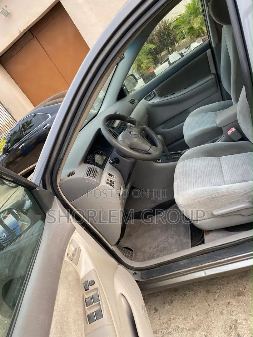 Toyota Corolla 2005 Gray