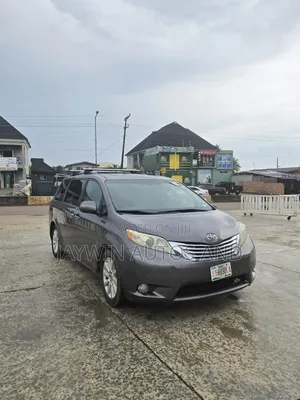 Toyota Sienna Limited AWD 7-Passenger 2013 Gray