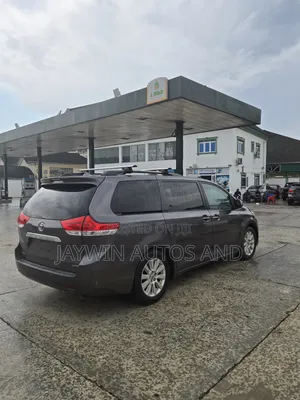 Toyota Sienna Limited AWD 7-Passenger 2013 Gray