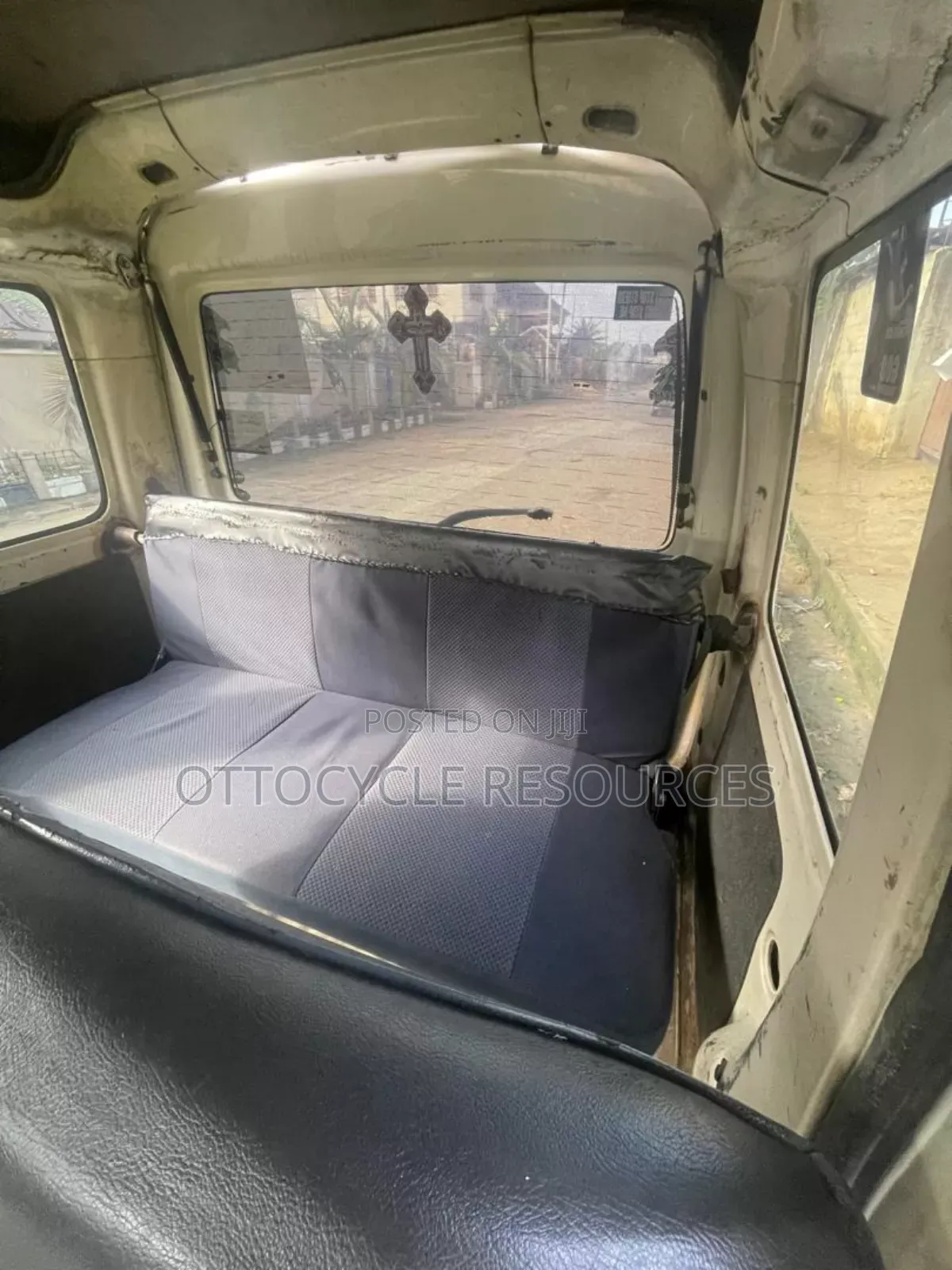 Daihatsu Hijet 2004 White