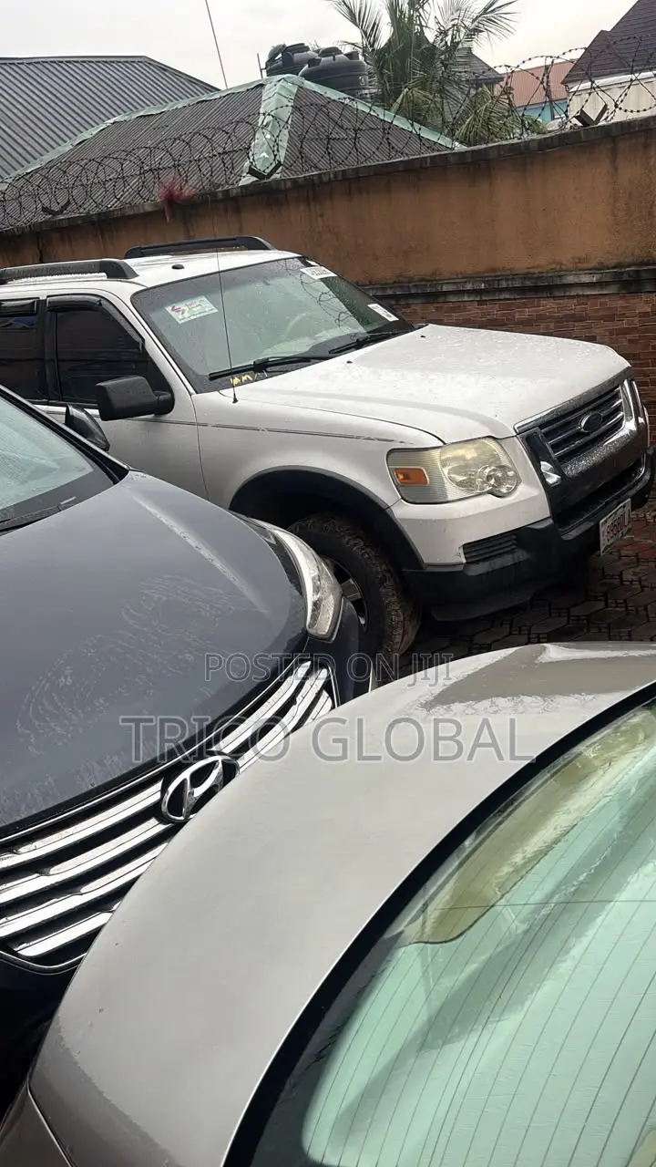 Ford Sport Trac 2007 White