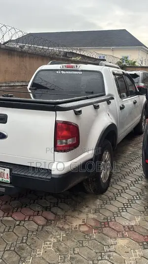 Ford Sport Trac 2007 White