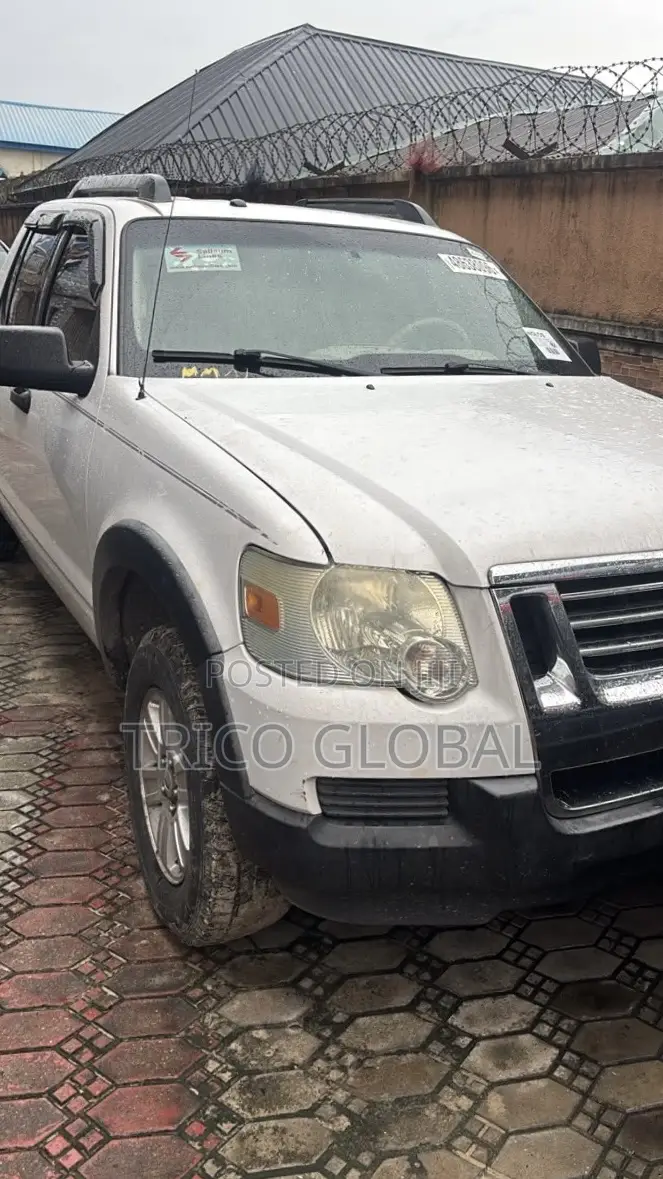 Ford Sport Trac 2007 White