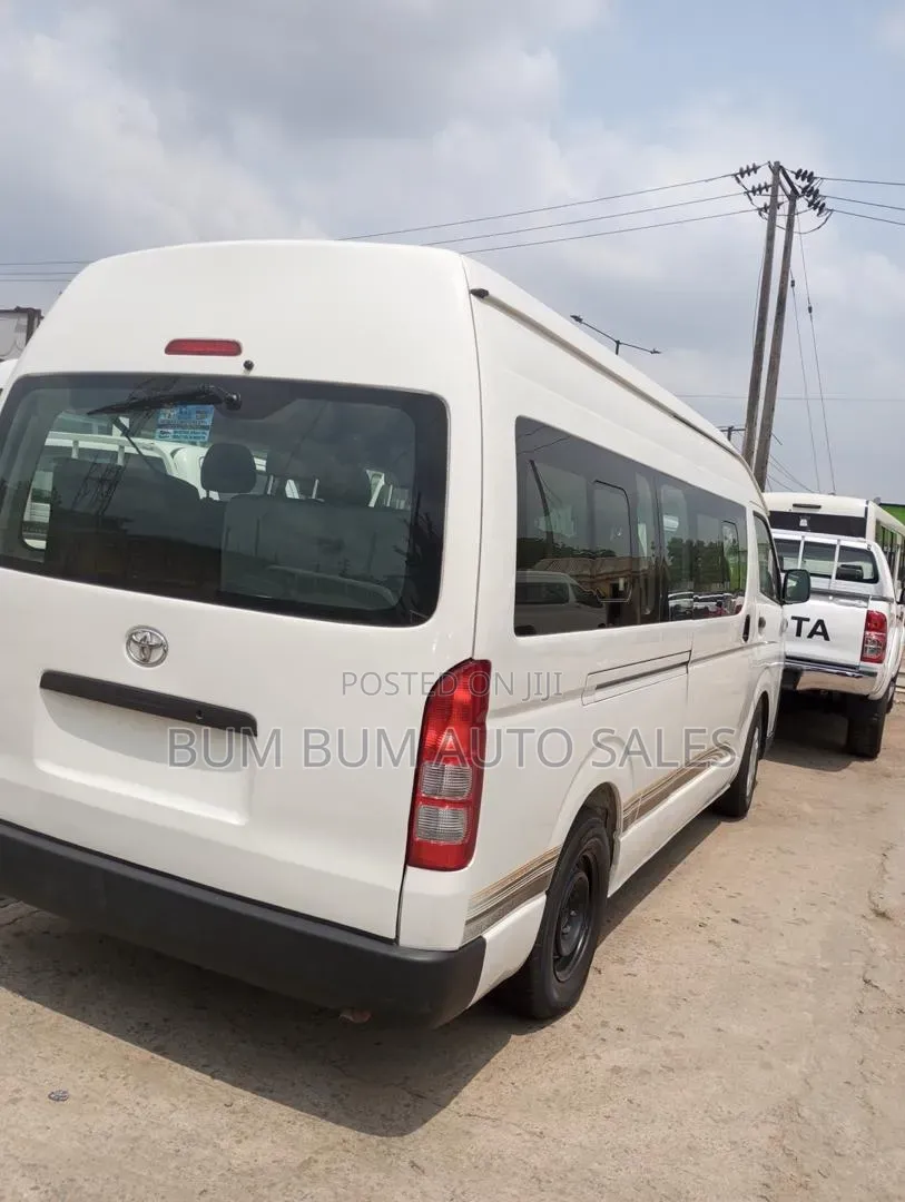 Toyota HiAce 2016 White