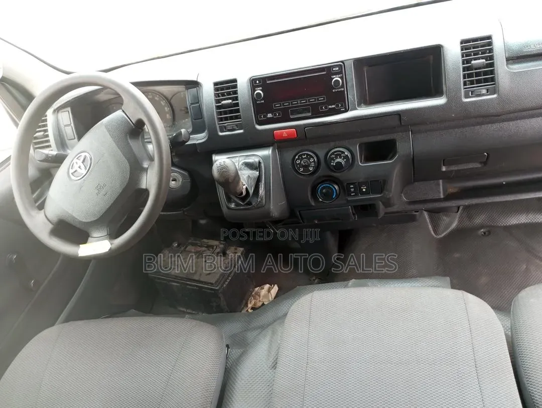Toyota HiAce 2016 White