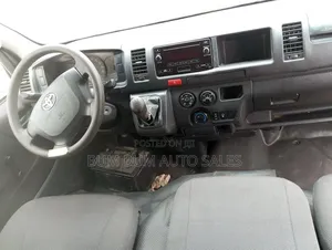 Toyota HiAce 2016 White