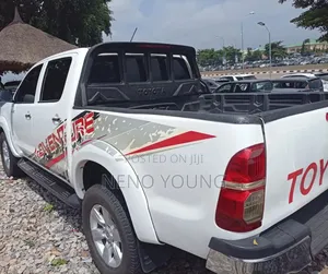 Toyota Hilux 2014 White