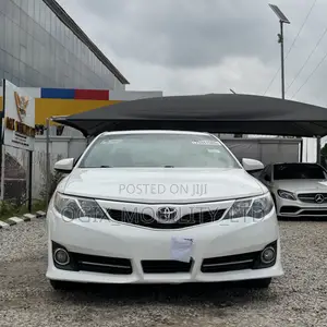 Toyota Camry SE 4dr Sedan (2.5L 4cyl 6A) 2014 White