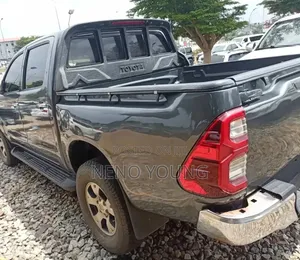 Toyota Hilux 2014 Gray