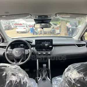 New Toyota Corolla Cross XLE 2025 Silver