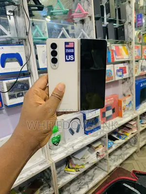 Samsung Galaxy Z Fold4 256 GB Gold