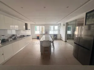 4bdrm Duplex in Banana Island for rent