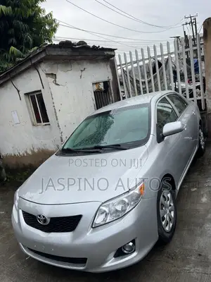 Toyota Corolla 2010 Silver