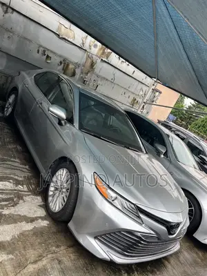 Toyota Camry 2018 Silver