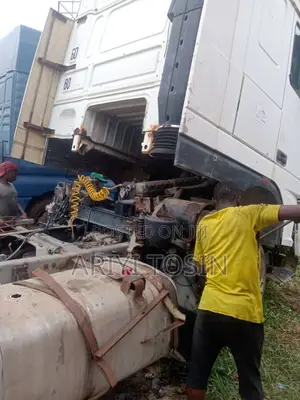 Trailer Head