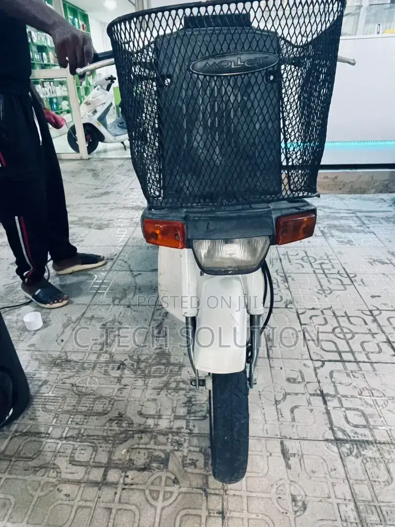 Suzuki Lets 2015 White