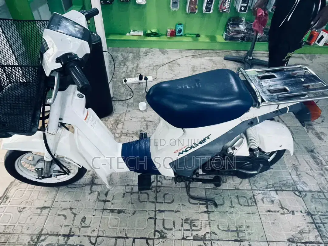 Suzuki Lets 2015 White